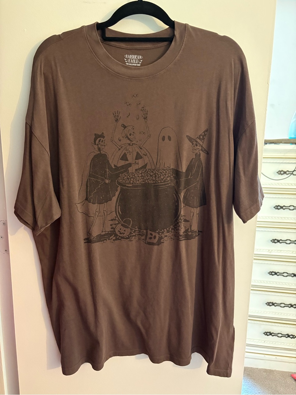 American Eagle Outfitters Brown Graphic Halloween Tee - Picture 1 of 4